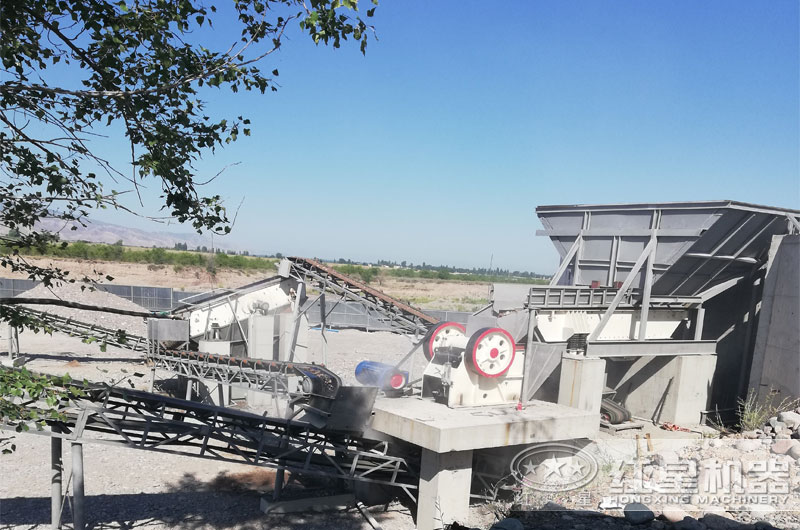 石子破碎機(jī)生產(chǎn)現(xiàn)場(chǎng)